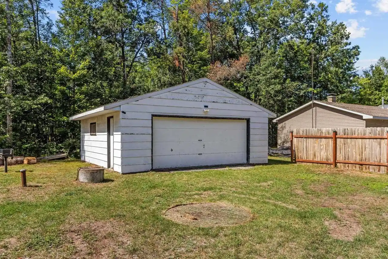Photo 3 of Single family home for sale at W11940 Enockson Ct, Crivitz, WI 54114 | MLS# 50332103 | Listing updated on 2026-09-20