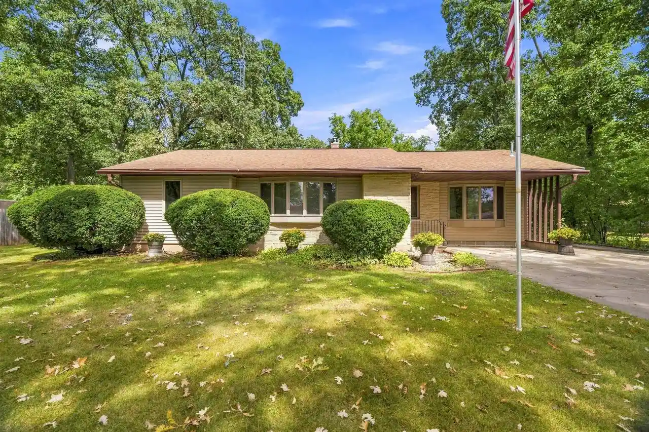Photo 1 of Single family home for sale at 2878 Witzel Ave, Oshkosh, WI 54904 | MLS# 50332107 | Listing updated on 2026-09-12
