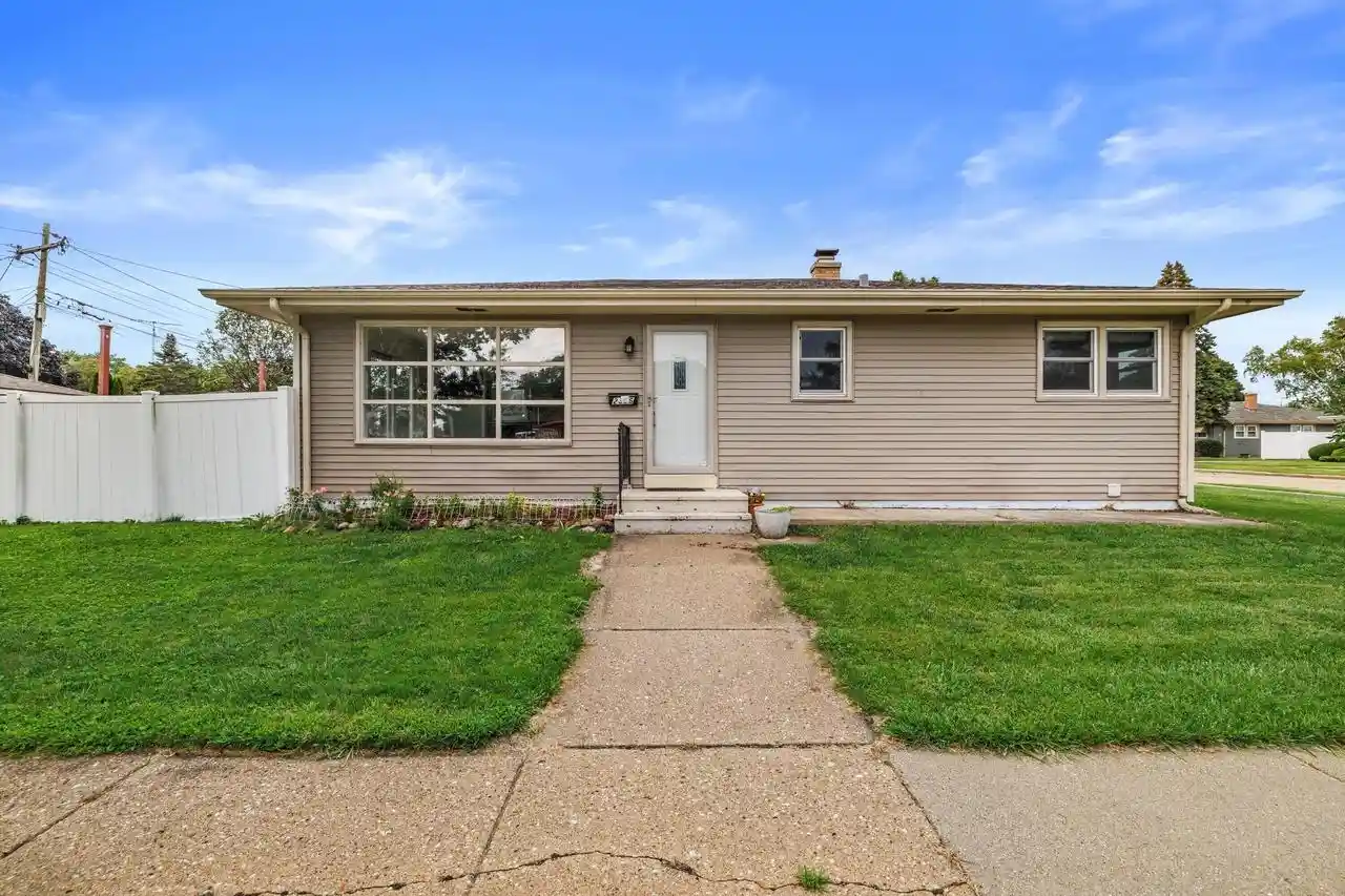 Photo 1 of Single family home for sale at 2306 17th Avenue, Kenosha, WI 53140 | MLS# 1978975 | Listing updated on 2026-09-03