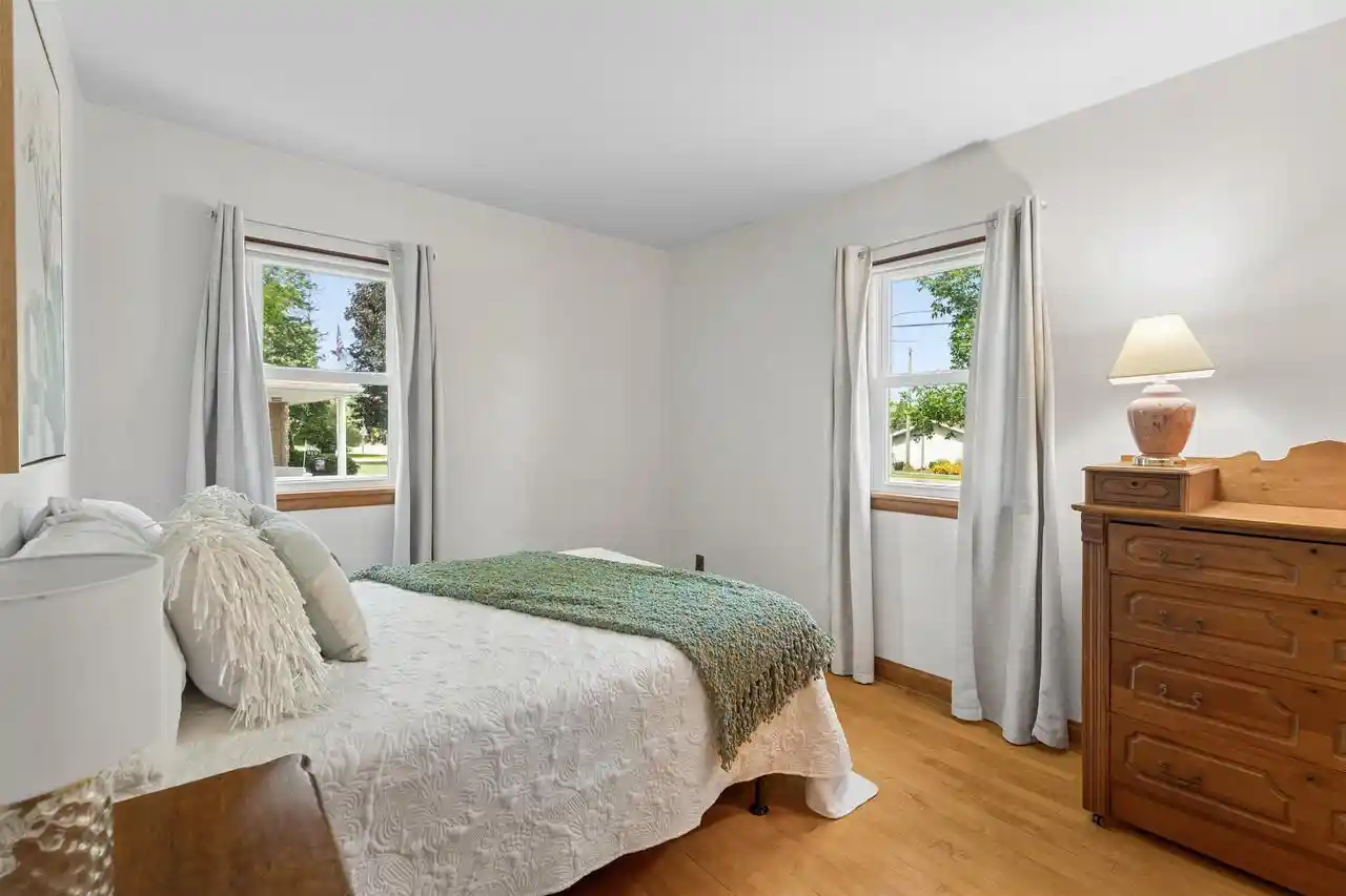 Photo 2 of Single family home for sale at 828 W Jennings St, New London, WI 54961 | MLS# 50332111 | Listing updated on 2026-09-12