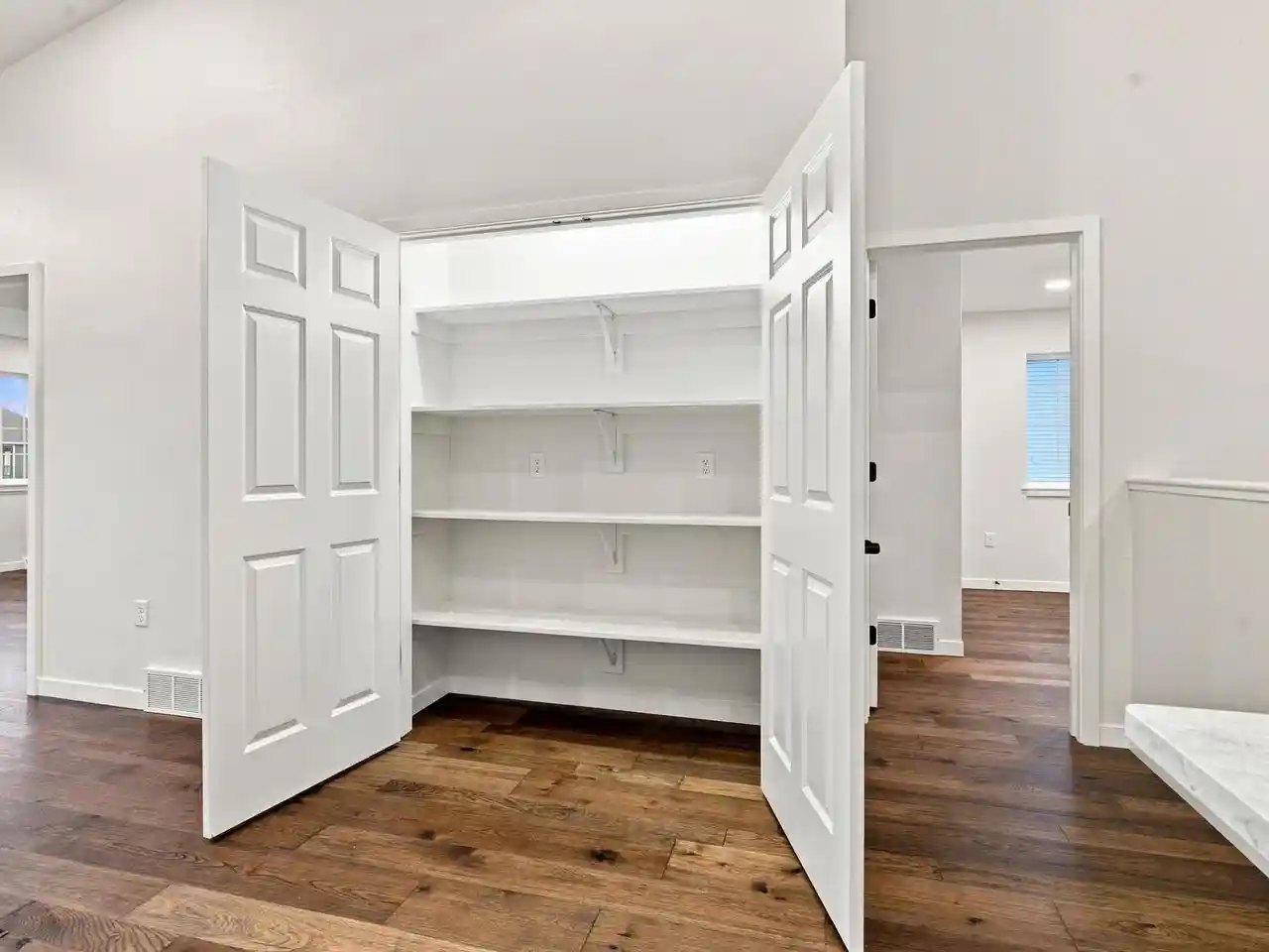 Photo 3 of Condo for sale at 1920 Ravenswood Ln, Manitowoc, WI 54220 | MLS# 1978981 | Listing updated on 2026-10-04