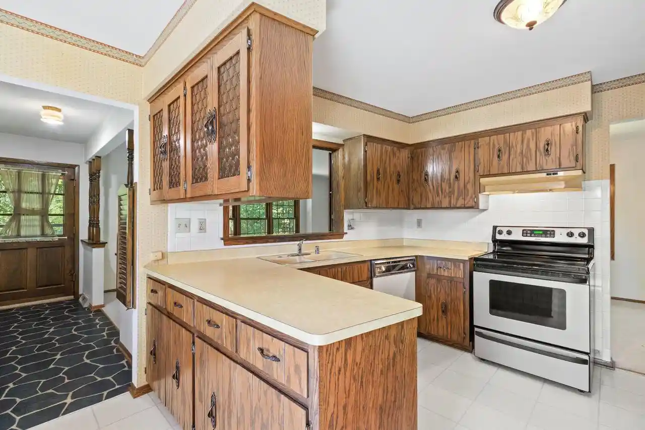 Photo 3 of Single family home for sale at 10538 Robinwood Ct, Cedarburg, WI 53012 | MLS# 1978979 | Listing updated on 2026-09-25