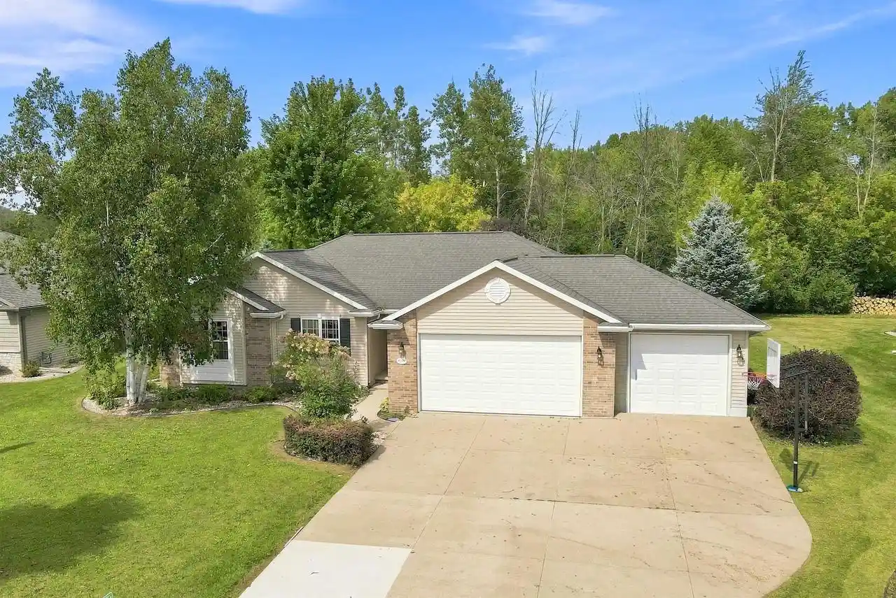Photo 1 of Single family home for sale at W7252 Dover Ct, Greenville, WI 54942 | MLS# 50332116 | Listing updated on 2026-09-10