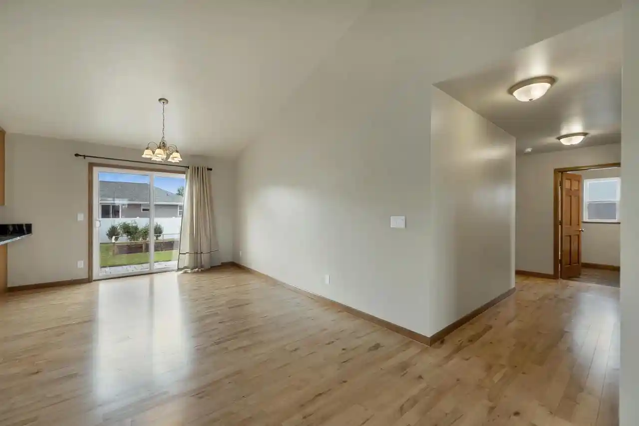 Photo 2 of Sale Pending at 2352 Oak Ridge Cir, De Pere, WI 54115 | MLS# 50332121 | Listing updated on 2026-10-07