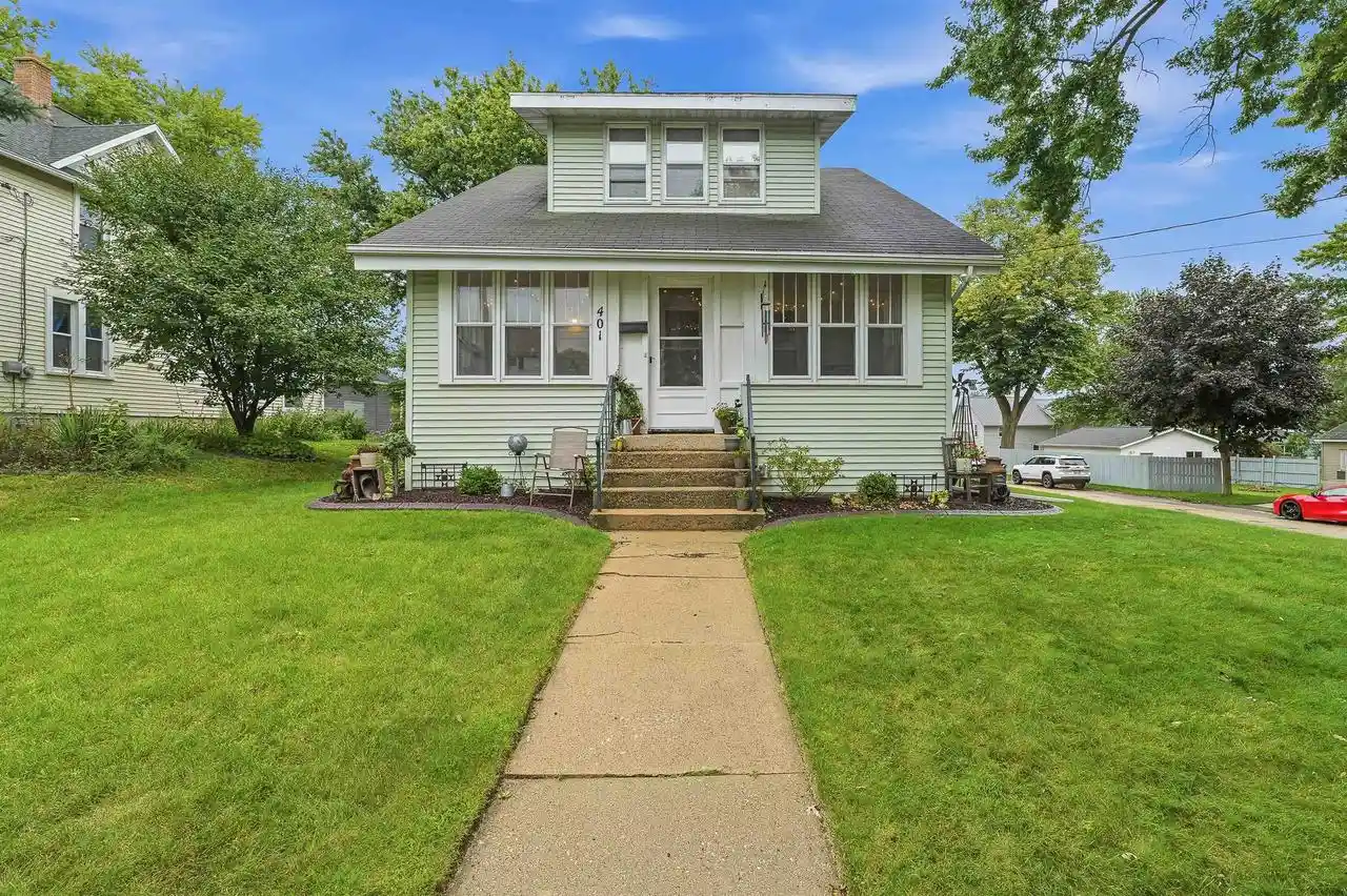 Photo 1 of Single family home for sale at 401 York St, Beaver Dam, WI 53916 | MLS# 2031907 | Listing updated on 2026-09-15