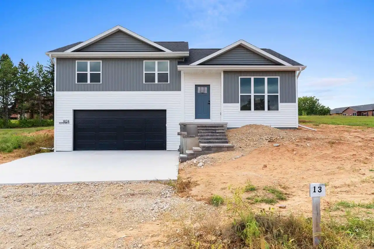 Photo 1 of Single family home for sale at 1824 Southland Ln, New London, WI 54961 | MLS# 50332120 | Listing updated on 2026-09-09
