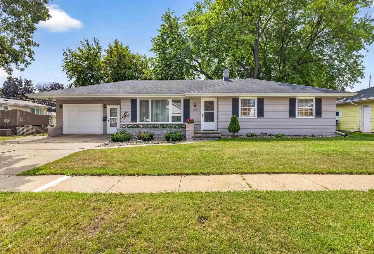 Photo 1 of Single family home for sale at 213 W Weiland Ave, Appleton, WI 54911 | MLS# 50332125 | Listing updated on 2026-09-08