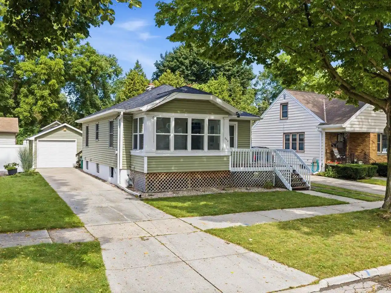 Photo 1 of Single family home for sale at 942 Division St, Green Bay, WI 54303 | MLS# 50332127 | Listing updated on 2026-09-04