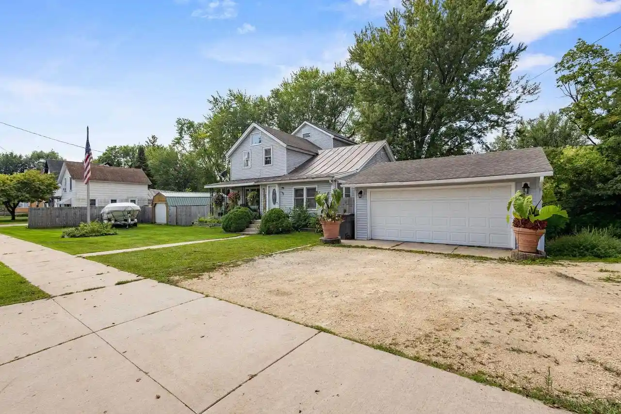 Photo 1 of Single family home for sale at 117 S Main St, Montello, WI 53949 | MLS# 2031916 | Listing updated on 2026-10-06
