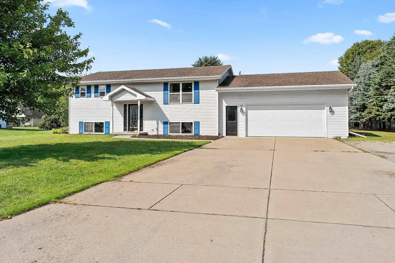 Photo 1 of Single family home for sale at 108 Robin Ln, Oconto, WI 54153 | MLS# 50332093 | Listing updated on 2026-09-14