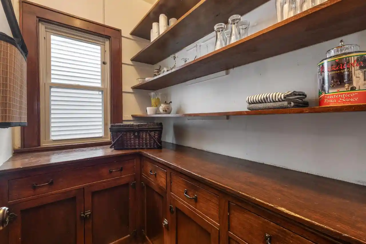 Photo 3 of Single family home for sale at 1811 N Astor St, Milwaukee, WI 53202 | MLS# 1979003 | Listing updated on 2026-09-13