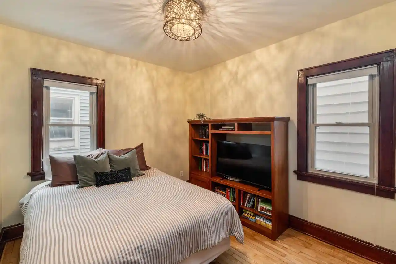 Photo 3 of Single family home for sale at 1811 N Astor St, Milwaukee, WI 53202 | MLS# 1979003 | Listing updated on 2026-09-13