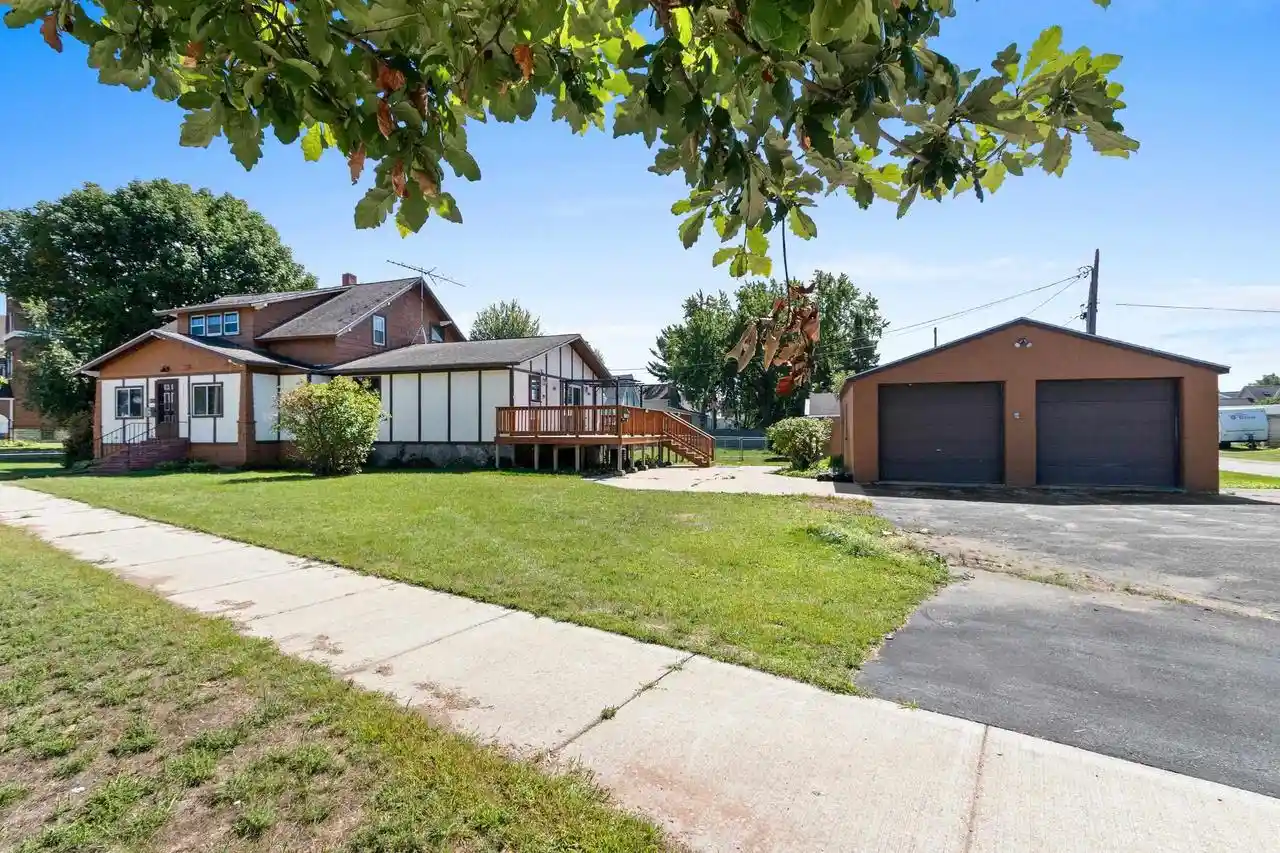 Photo 1 of Single family home for sale at 1005 Elizabeth Ave, Marinette, WI 54143 | MLS# 50332118 | Listing updated on 2026-09-22