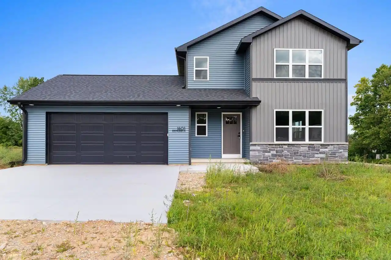Photo 1 of Single family home for sale at 1801 Southland Ln, New London, WI 54961 | MLS# 50332133 | Listing updated on 2026-09-03