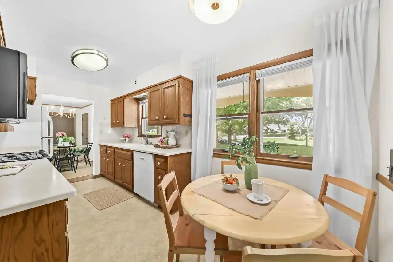 Photo 4 of Single family home for sale at 2308 S Green Links Dr, Milwaukee, WI 53227 | MLS# 1979012 | Listing updated on 2026-09-12