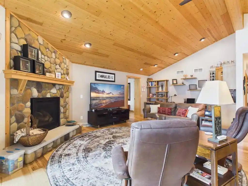 Photo 2 of Single family home for sale at 6660 Lonestar Rd, Siren, WI 54872 | MLS# 1604807 | Listing updated on 2026-09-19
