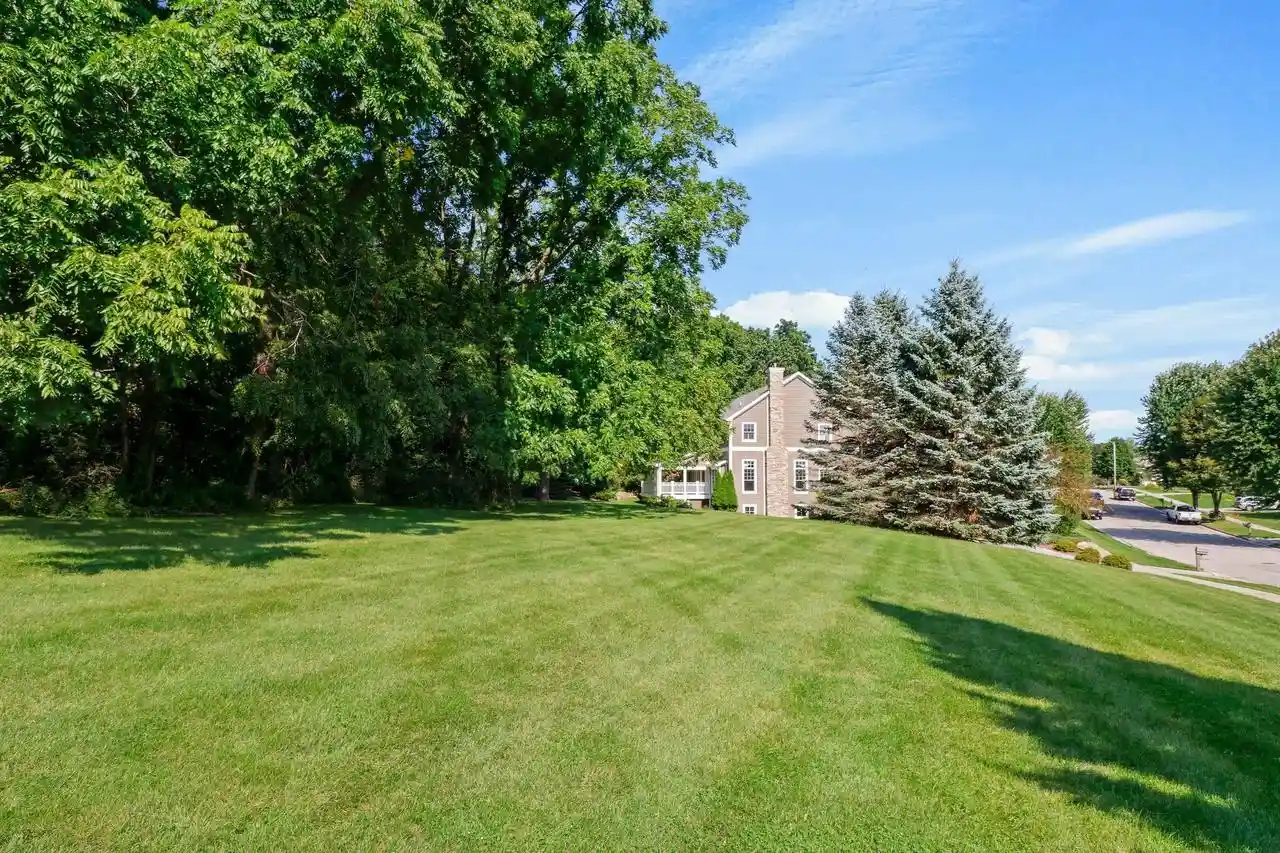 Photo 3 of Sale Pending at 608 Bascom Hl Dr, Baraboo, WI 53913 | MLS# 2031924 | Listing updated on 2026-09-22
