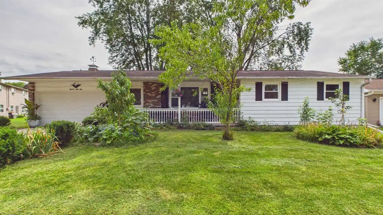 Photo 1 of Single family home for sale at 1864 Neal Ct, Green Bay, WI 54302 | MLS# 50332137 | Listing updated on 2026-09-14