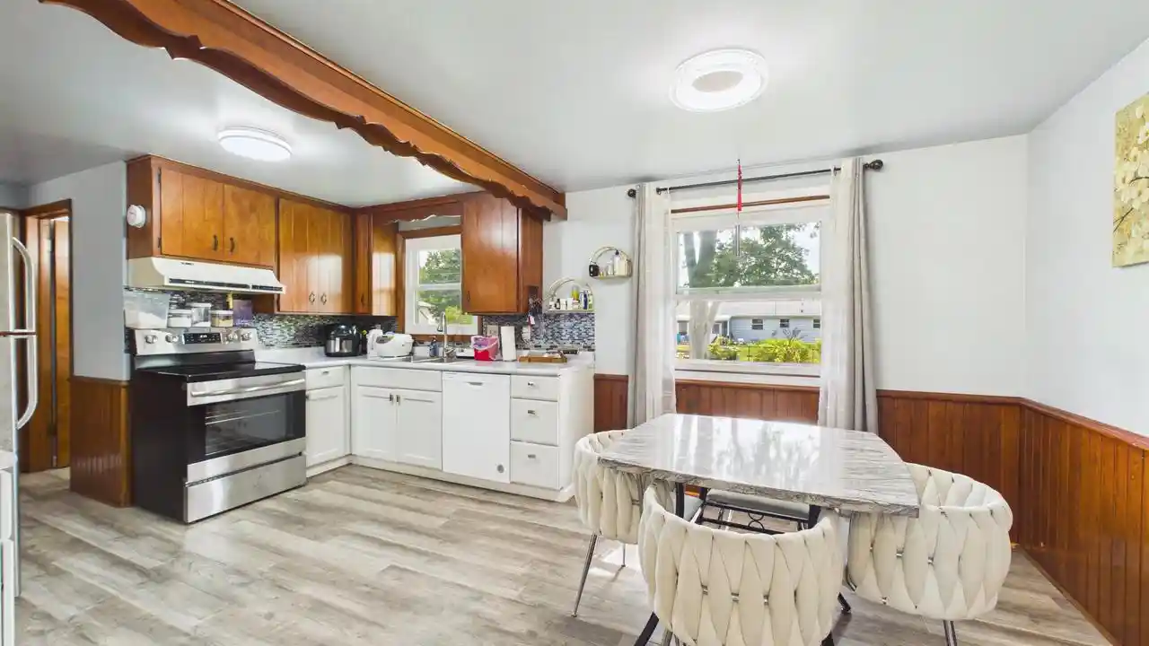 Photo 2 of Single family home for sale at 1864 Neal Ct, Green Bay, WI 54302 | MLS# 50332137 | Listing updated on 2026-09-14