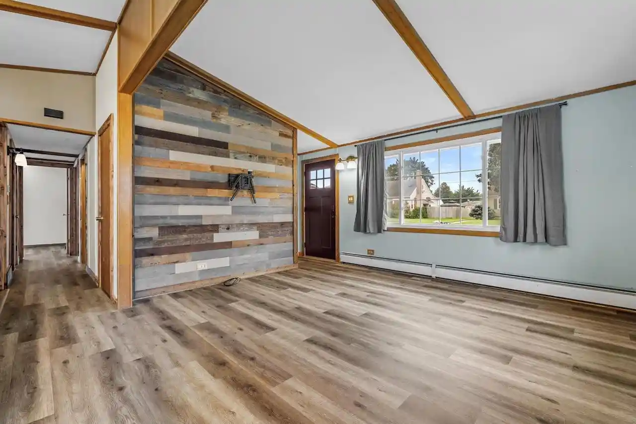 Photo 3 of Single family home for sale at 524 Orchard St, Burlington, WI 53105 | MLS# 1979029 | Listing updated on 2026-09-07