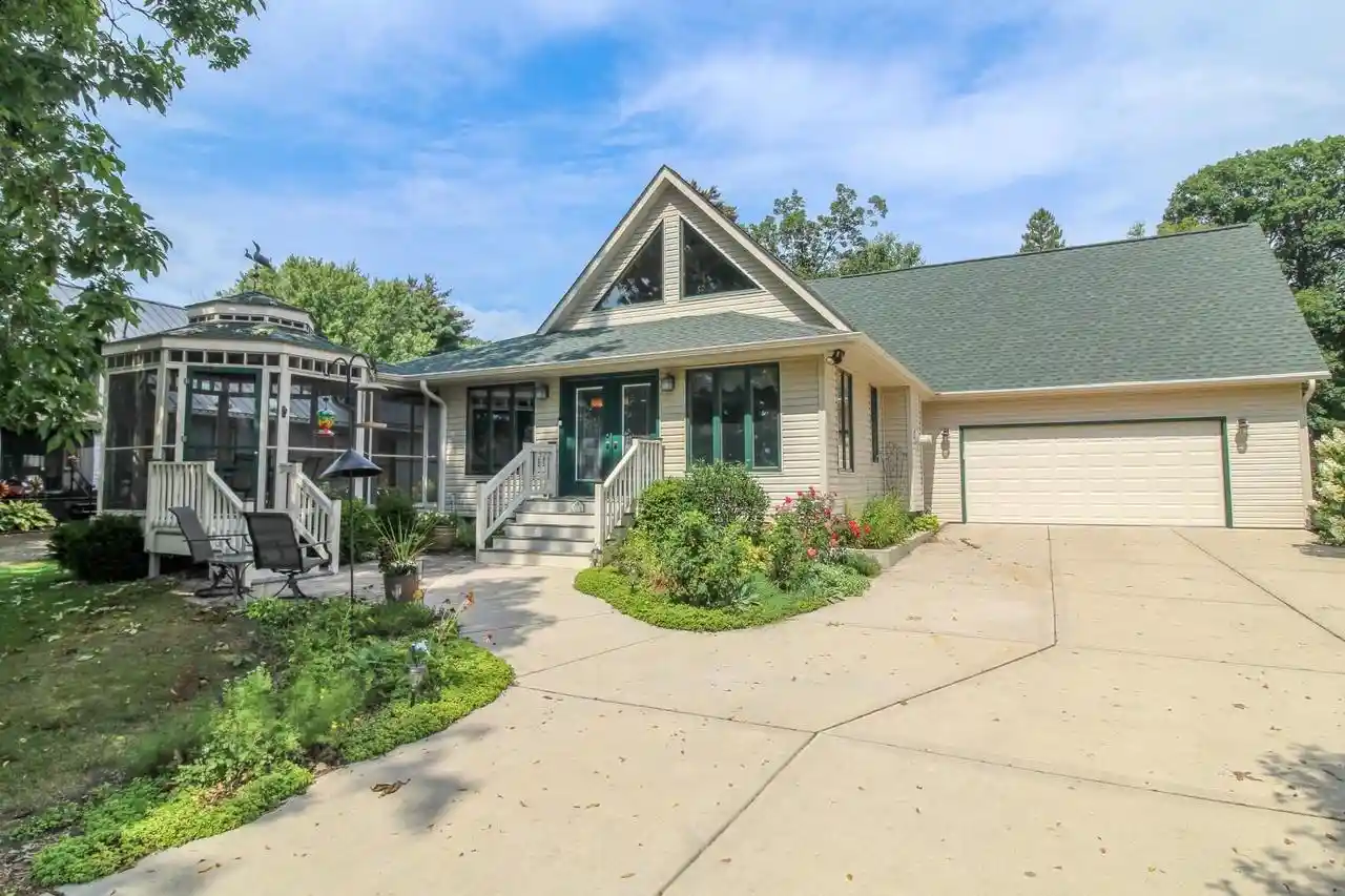 Photo 1 of Single family home for sale at W9056 Ripley Rd, Cambridge, WI 53523 | MLS# 2031935 | Listing updated on 2026-09-08
