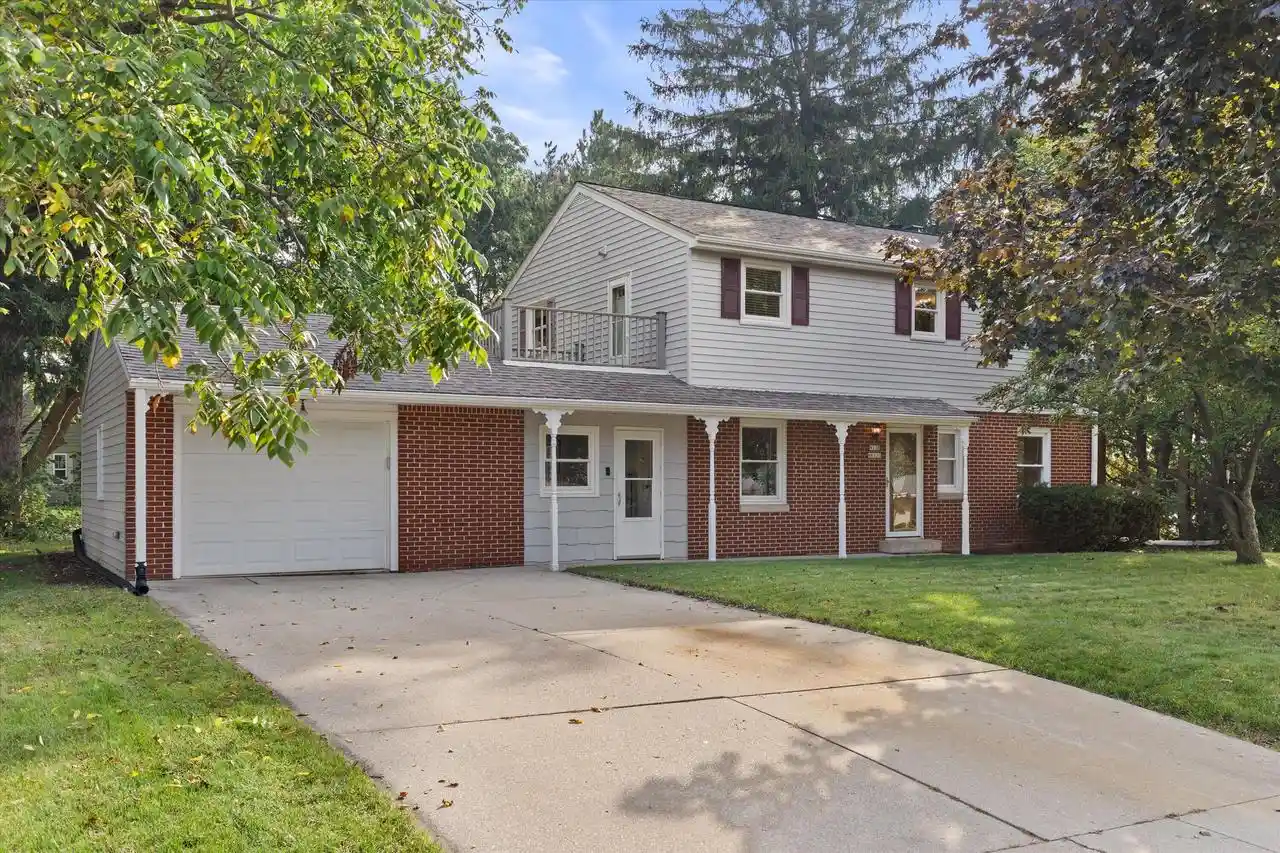 Photo 1 of Single family home for sale at W236n6530 Hillview Dr, Sussex, WI 53089 | MLS# 1979042 | Listing updated on 2026-09-25
