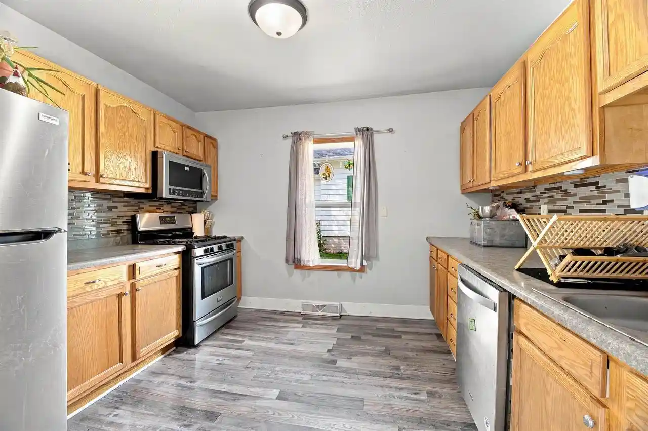 Photo 3 of Single family home for sale at 117 W Custer Ave, Oshkosh, WI 54901 | MLS# 50332138 | Listing updated on 2026-09-22