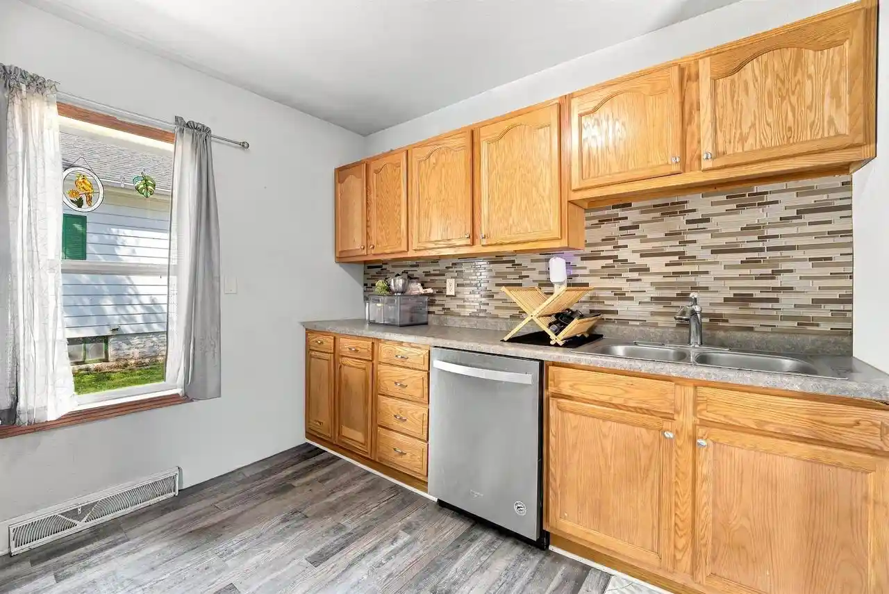 Photo 3 of Single family home for sale at 117 W Custer Ave, Oshkosh, WI 54901 | MLS# 50332138 | Listing updated on 2026-09-22