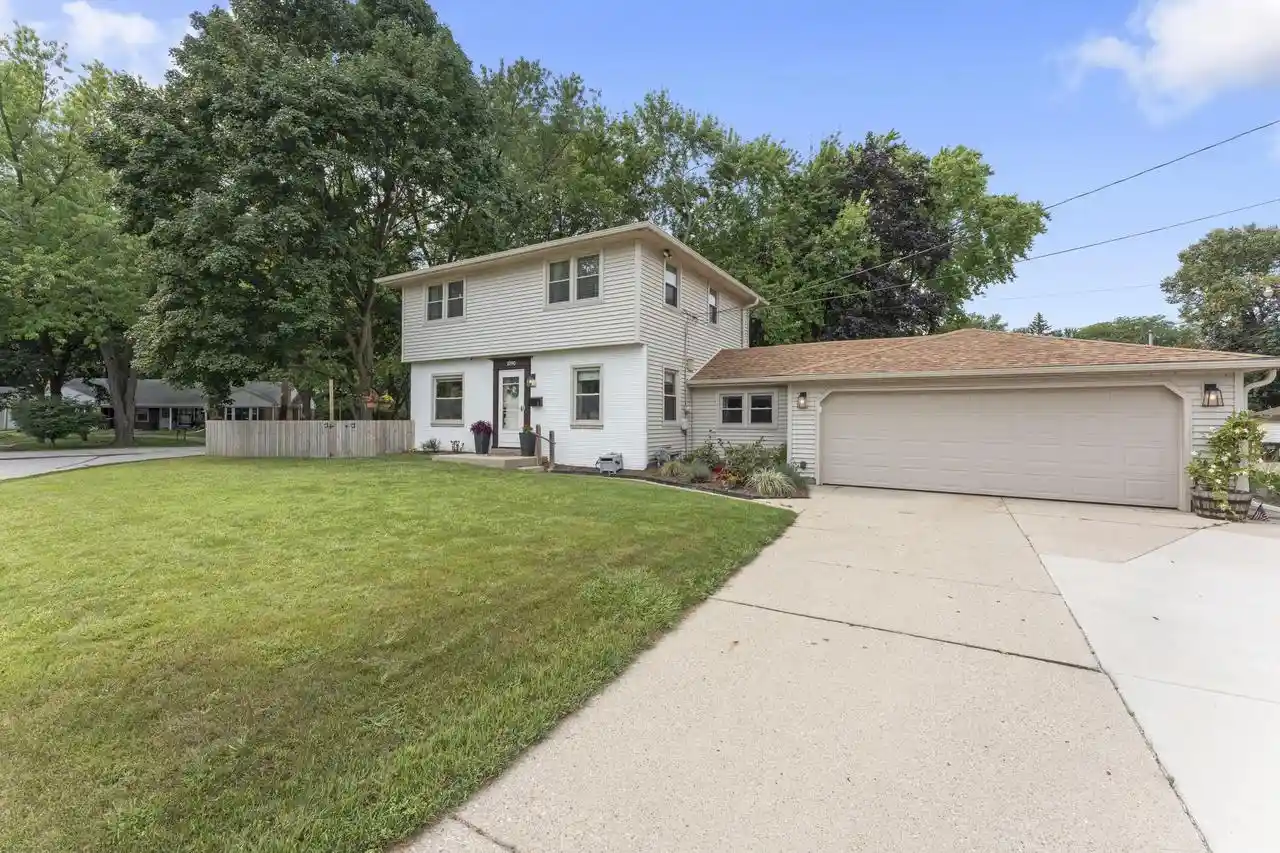 Photo 1 of Single family home for sale at 1090 W La Salle Ave, Glendale, WI 53209 | MLS# 1979050 | Listing updated on 2026-09-15