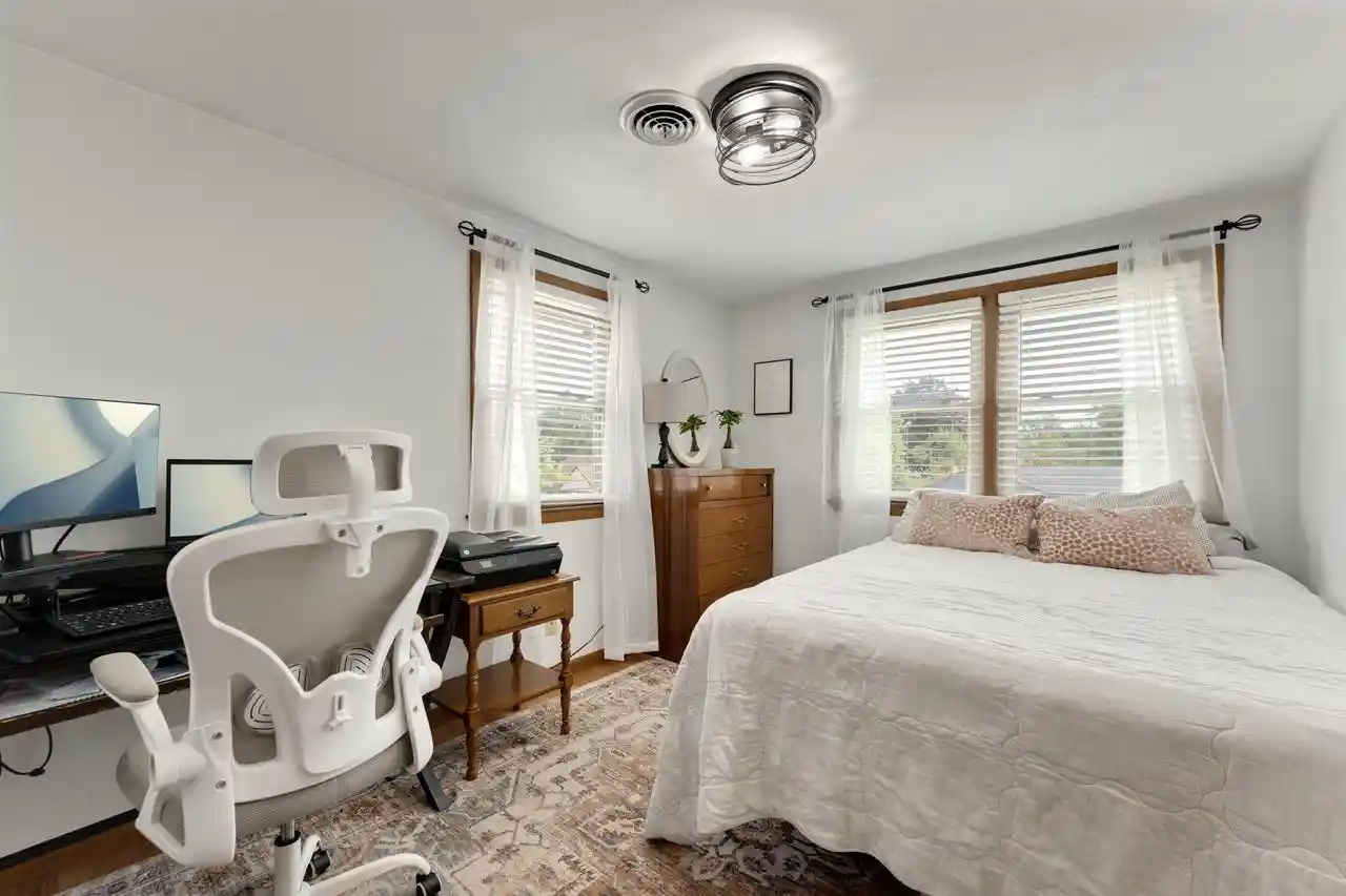 Photo 4 of Single family home for sale at 1090 W La Salle Ave, Glendale, WI 53209 | MLS# 1979050 | Listing updated on 2026-09-15