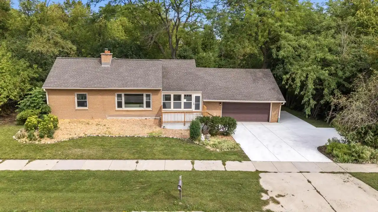 Photo 1 of Single family home for sale at 4418 W Mequon Rd, Mequon, WI 53092 | MLS# 1979048 | Listing updated on 2026-09-23