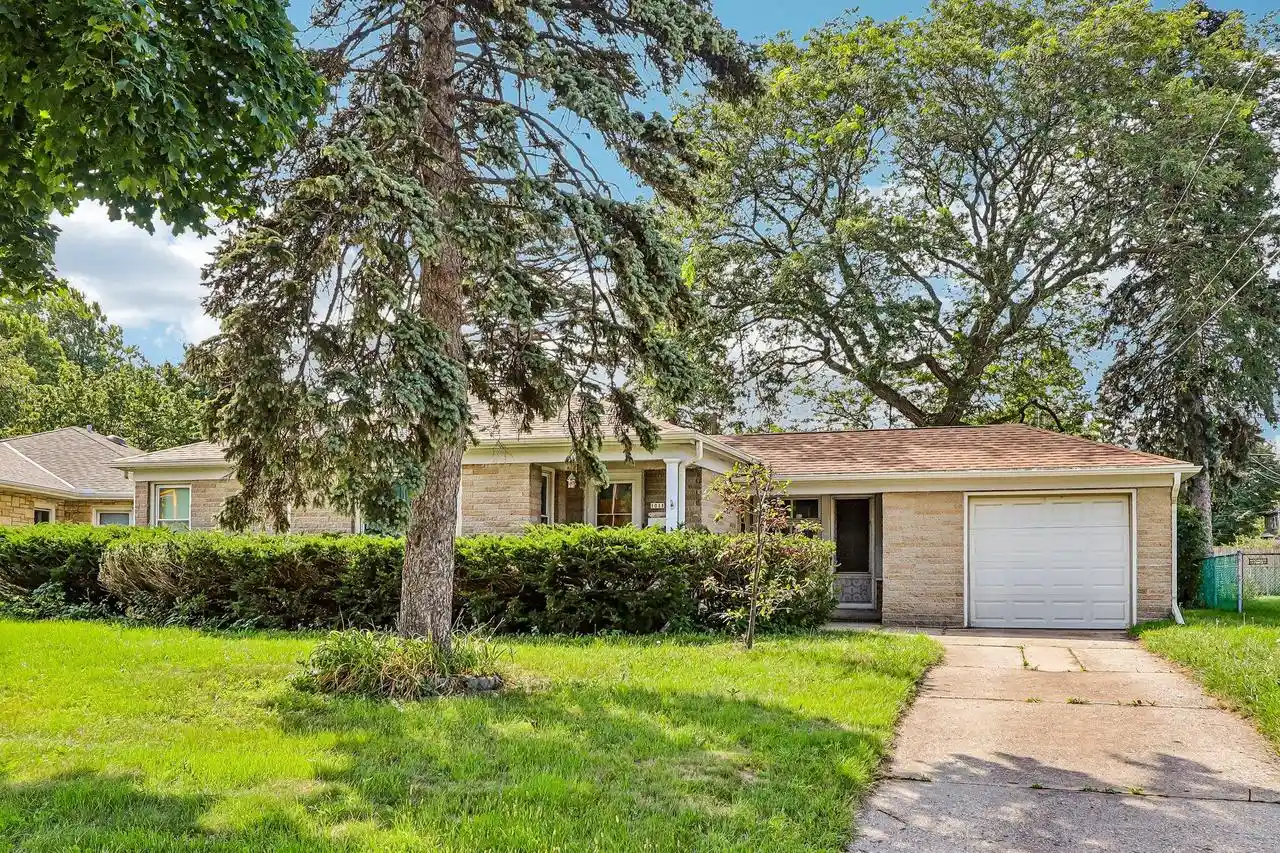 Photo 1 of Single family home for sale at 1011 W Silver Spring Dr, Milwaukee, WI 53209 | MLS# 1979054 | Listing updated on 2026-09-03