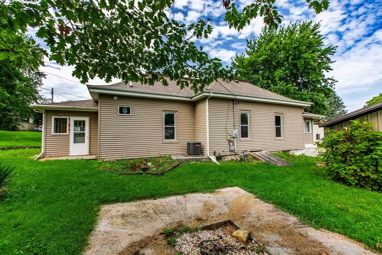 Photo 3 of Single family home for sale at 309 E Chapel St, Dodgeville, WI 53533 | MLS# 2031954 | Listing updated on 2026-10-02