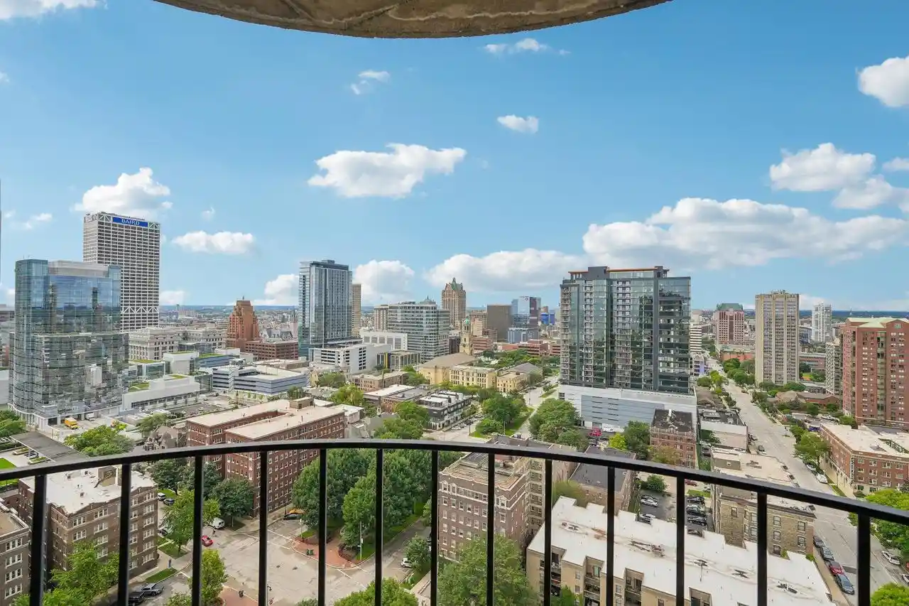Photo 3 of Condo for sale at 929 N Astor St #2307, Milwaukee, WI 53202 | MLS# 1979066 | Listing updated on 2026-09-11