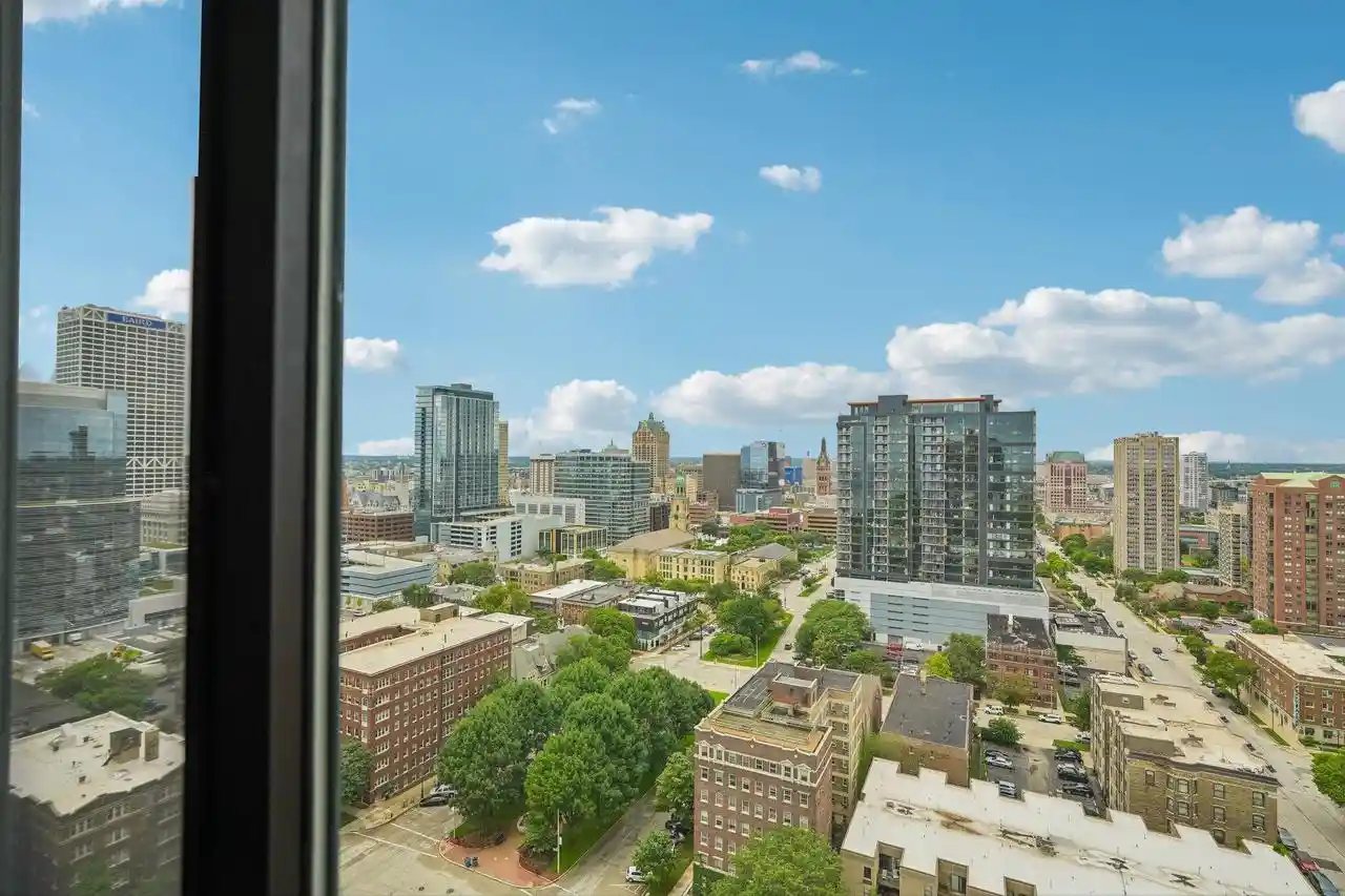 Photo 2 of Condo for sale at 929 N Astor St #2305, Milwaukee, WI 53202 | MLS# 1979063 | Listing updated on 2026-09-14