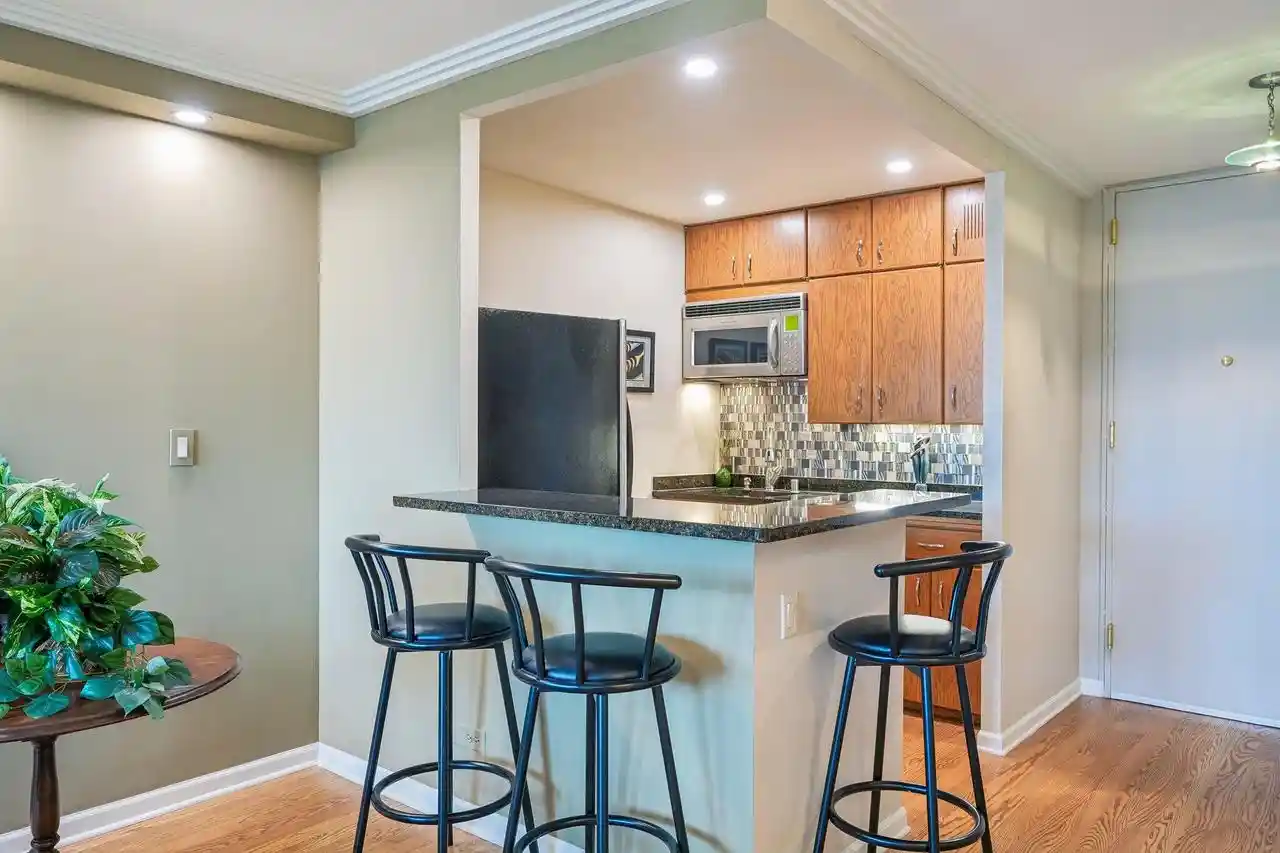 Photo 4 of Condo for sale at 929 N Astor St #2305, Milwaukee, WI 53202 | MLS# 1979063 | Listing updated on 2026-09-14