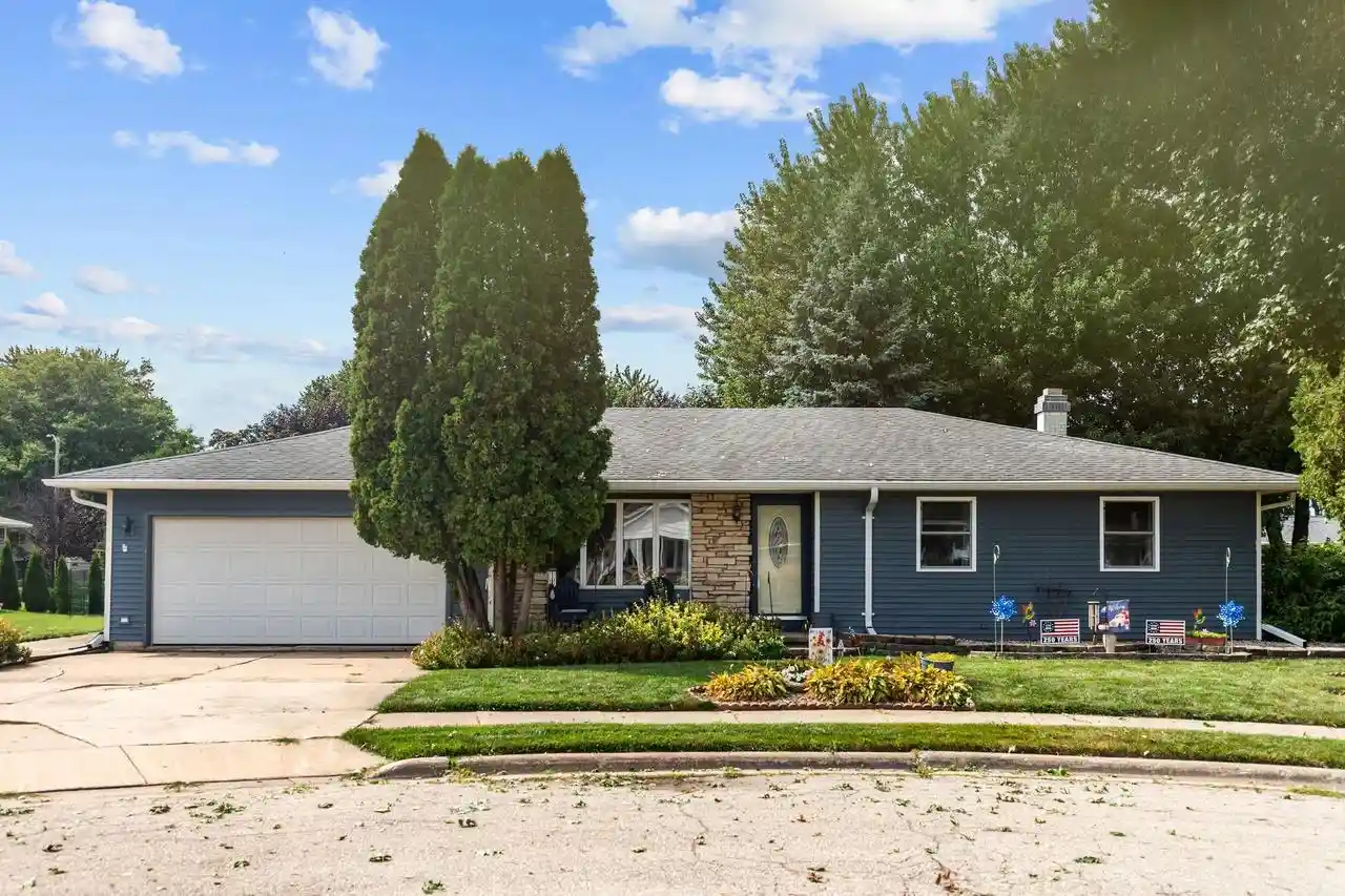 Photo 1 of Single family home for sale at 26 Bittersweet Ct, Little Chute, WI 54140 | MLS# 50332153 | Listing updated on 2026-09-10