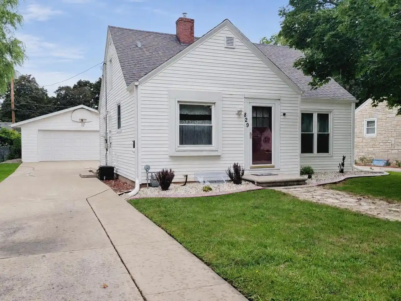 Photo 1 of Single family home for sale at 829 N Buchanan St, Green Bay, WI 54303 | MLS# 50332152 | Listing updated on 2026-09-06