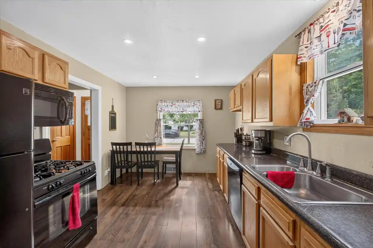 Photo 4 of Single family home for sale at 829 N Buchanan St, Green Bay, WI 54303 | MLS# 50332152 | Listing updated on 2026-09-06