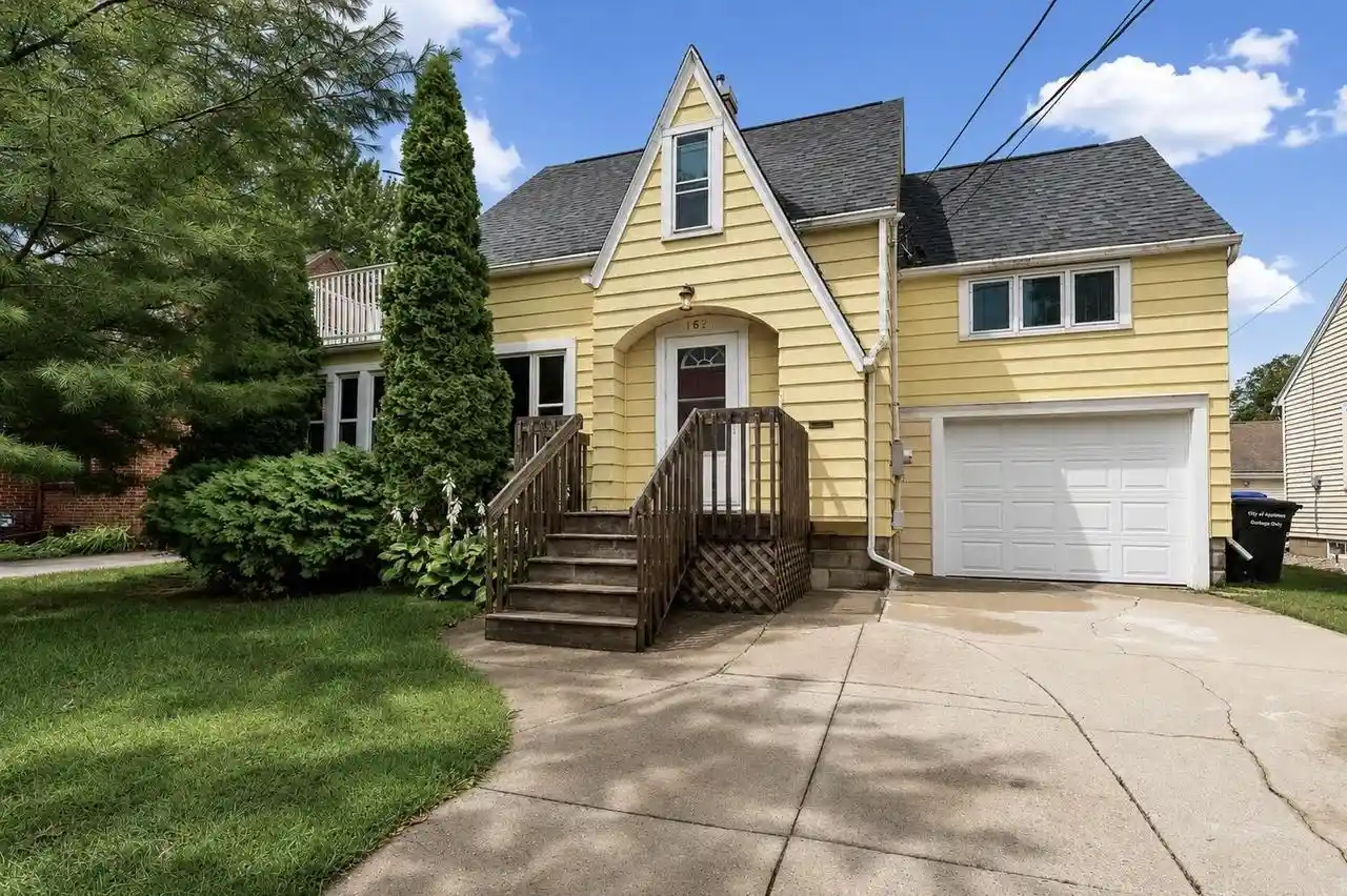 Photo 1 of Single family home for sale at 1621 N Division St, Appleton, WI 54911 | MLS# 50332154 | Listing updated on 2026-09-06