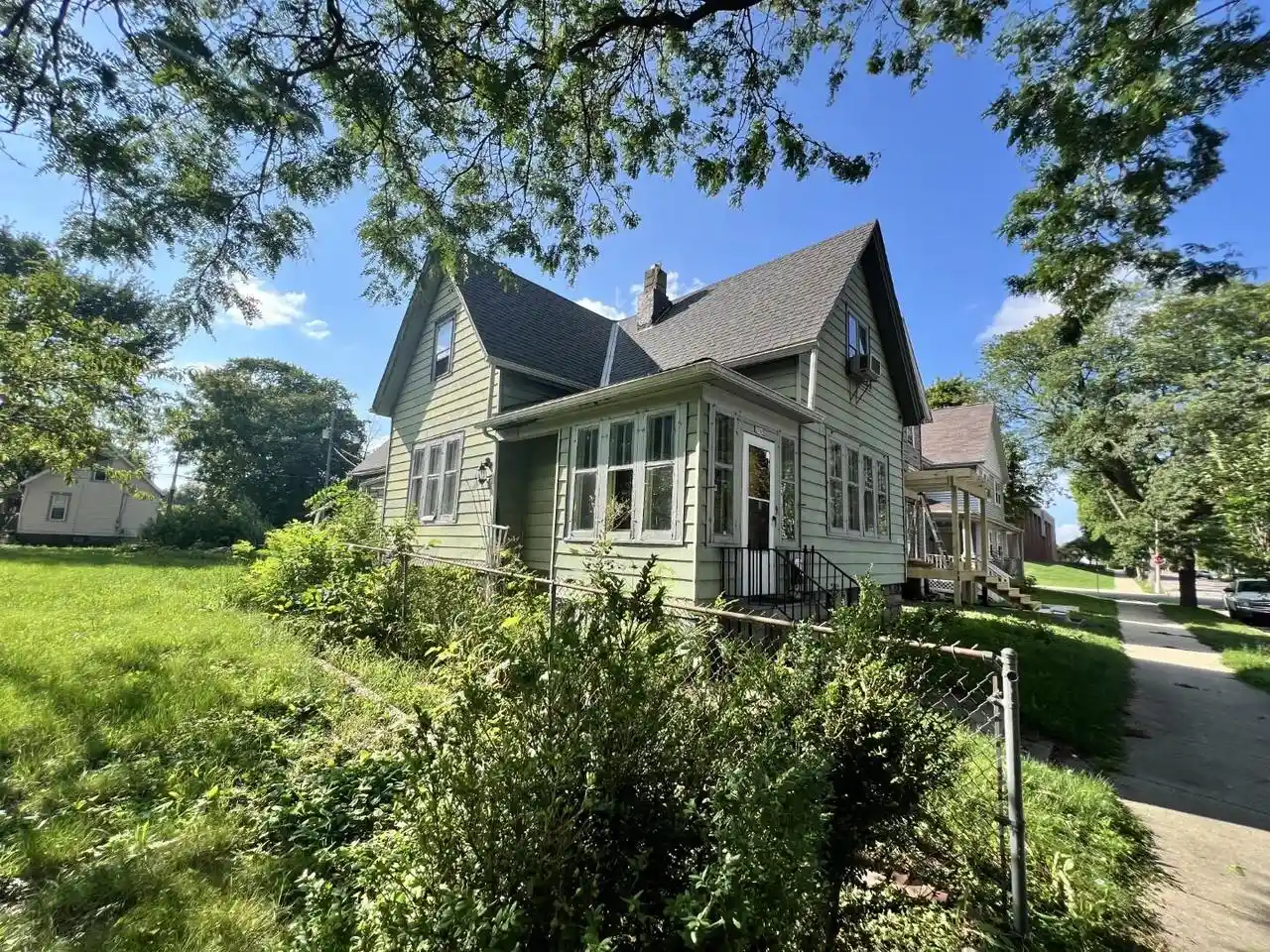 Photo 2 of Single family home for sale at 2565 N 10th Street, Milwaukee, WI 53206 | MLS# 1979087 | Listing updated on 2026-09-03