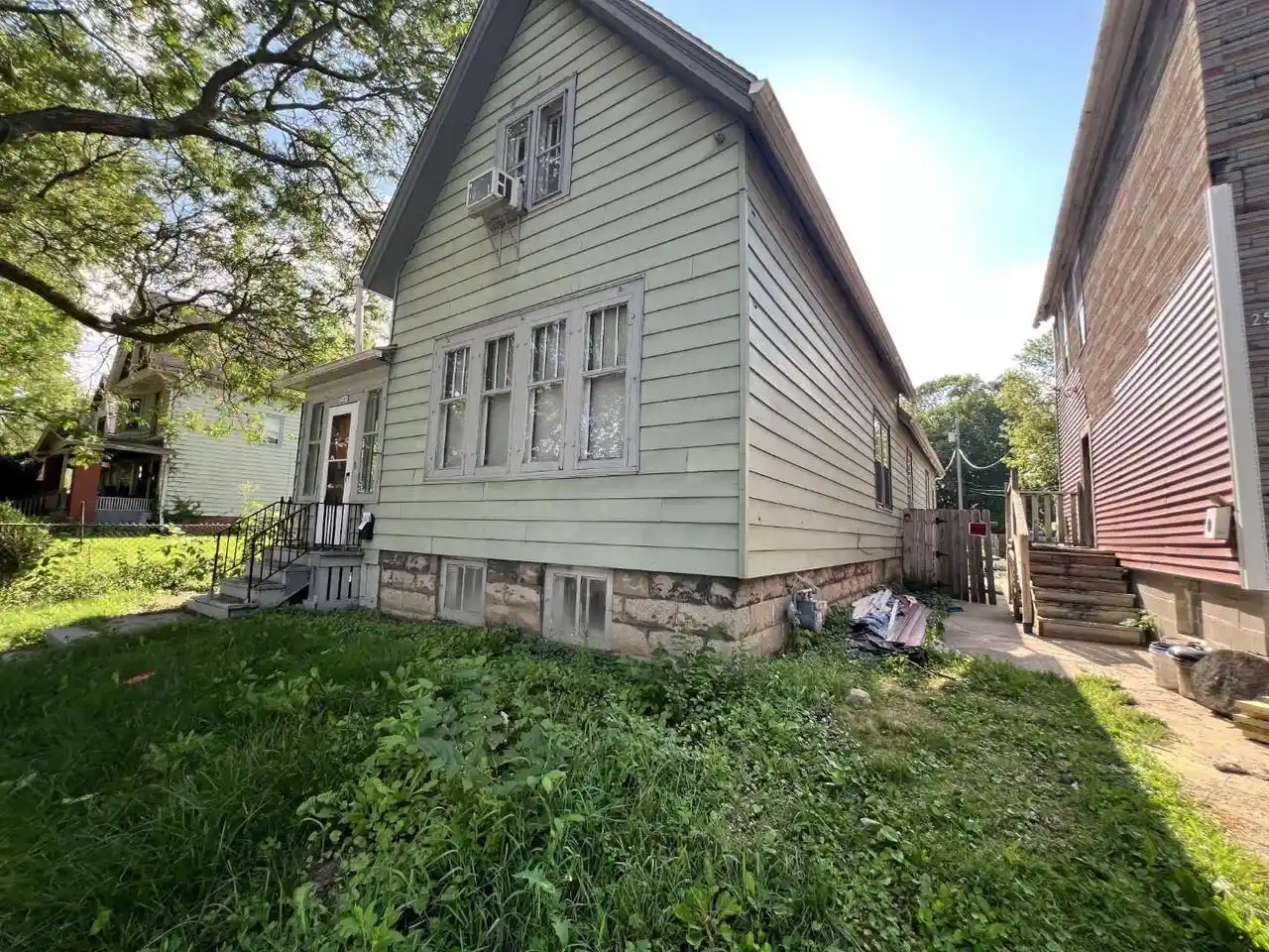 Photo 3 of Single family home for sale at 2565 N 10th Street, Milwaukee, WI 53206 | MLS# 1979087 | Listing updated on 2026-09-03