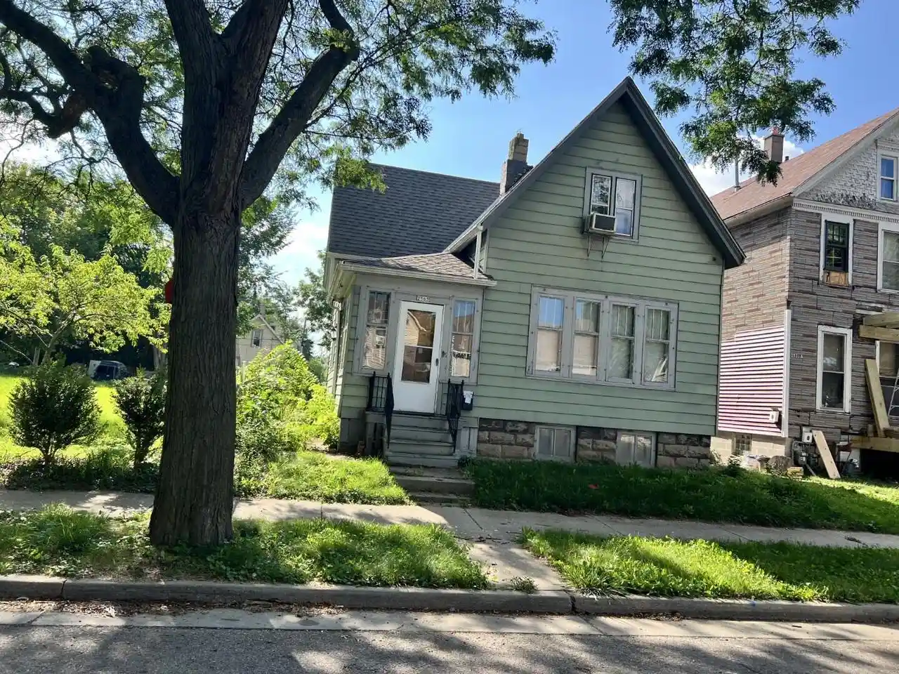 Photo 3 of Single family home for sale at 2565 N 10th Street, Milwaukee, WI 53206 | MLS# 1979087 | Listing updated on 2026-09-03