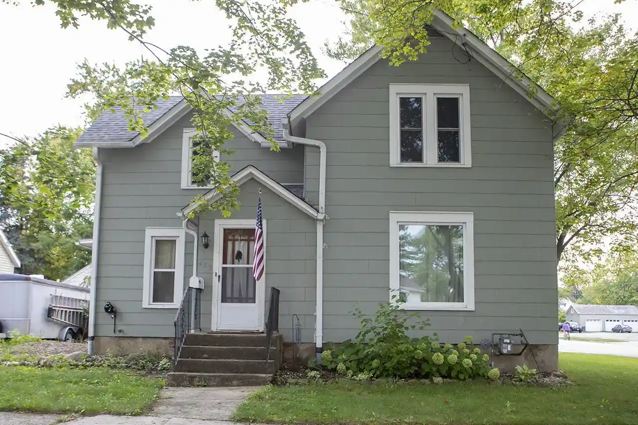 Photo 1 of Single family home for sale at 433 Clarence St, Fort Atkinson, WI 53538 | MLS# 2031980 | Listing updated on 2026-09-19
