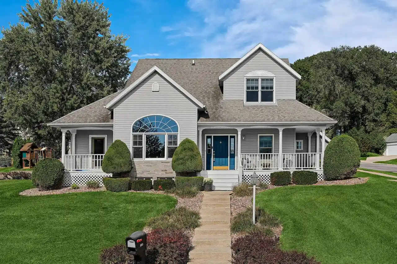 Photo 1 of Single family home for sale at 100 Calla Ct, Onalaska, WI 54650 | MLS# 1979132 | Listing updated on 2026-09-08
