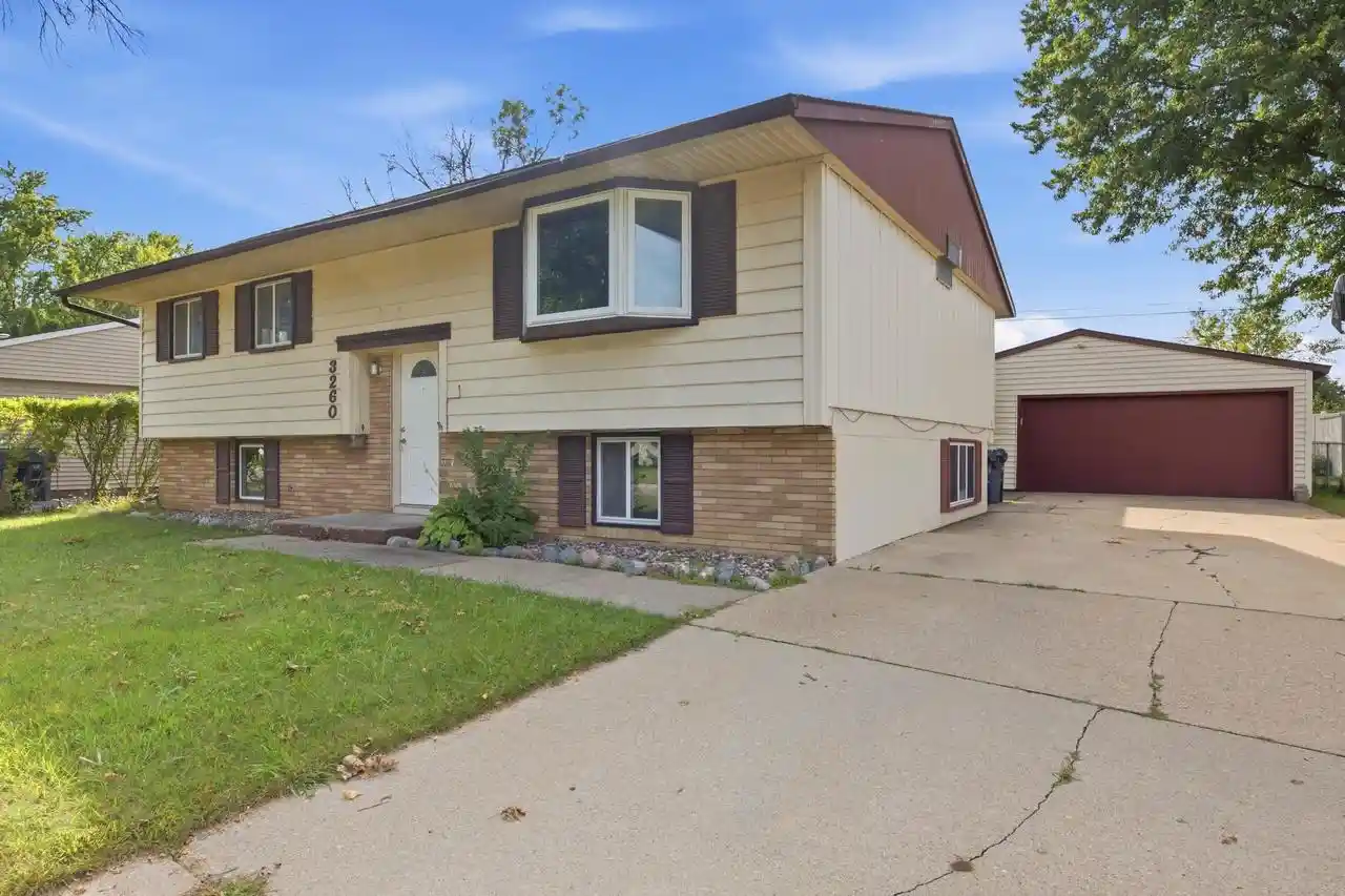 Photo 1 of Single family home for sale at 3260 33rd Street S St, La Crosse, WI 54601 | MLS# 1979129 | Listing updated on 2026-09-17
