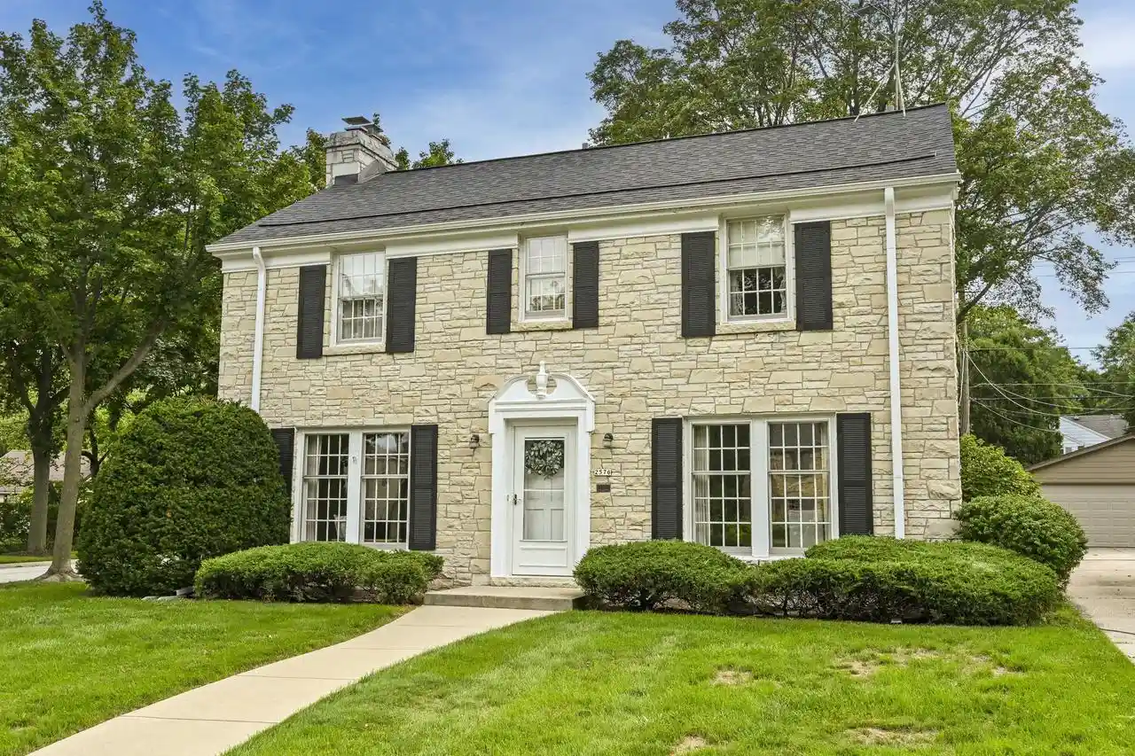 Photo 1 of Single family home for sale at 2576 Pasadena Blvd, Milwaukee, WI 53226 | MLS# 1979155 | Listing updated on 2026-09-10
