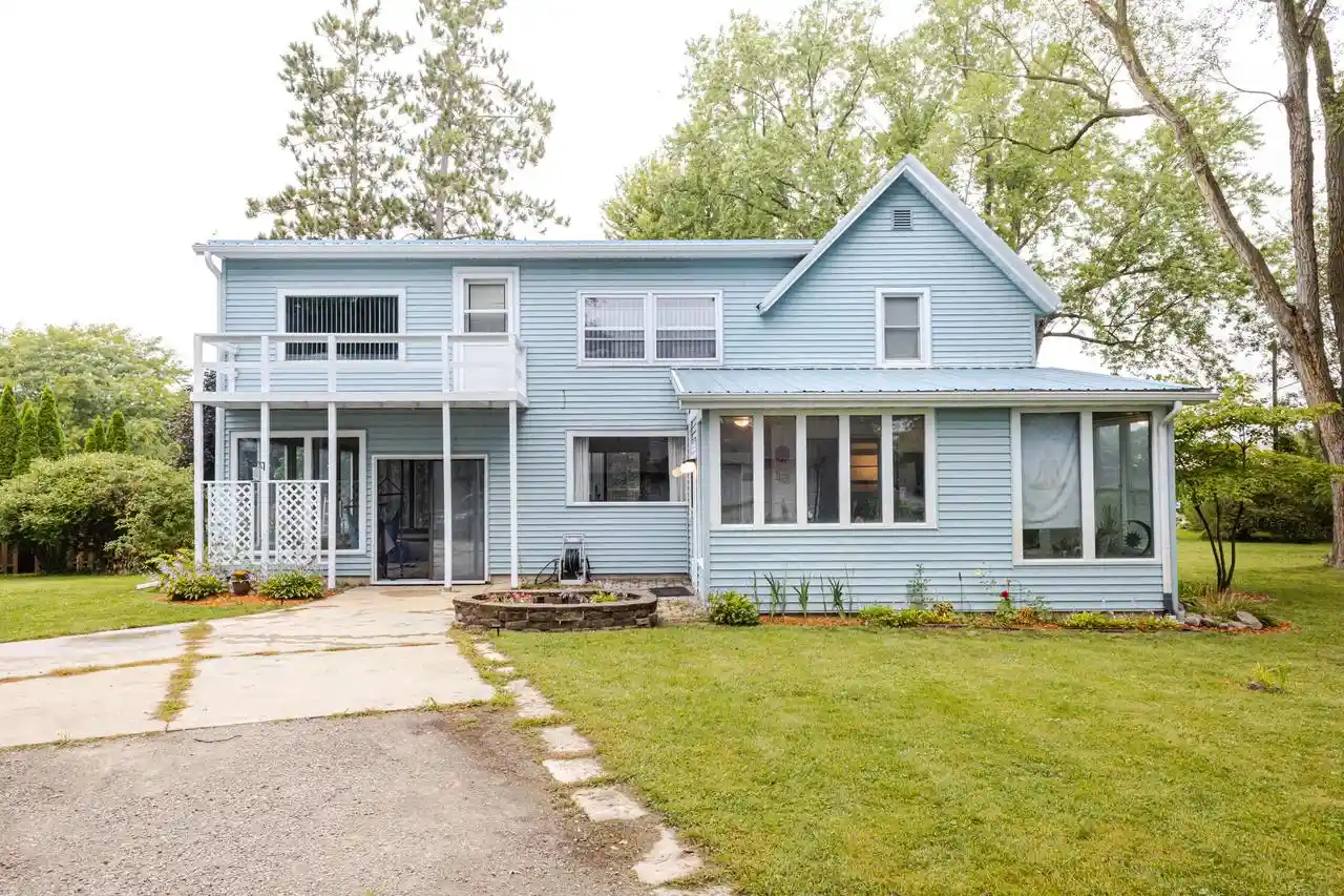 Photo 1 of Single family home for sale at 1577 E Gate Dr, Watertown, WI 53094 | MLS# 1979173 | Listing updated on 2026-09-23