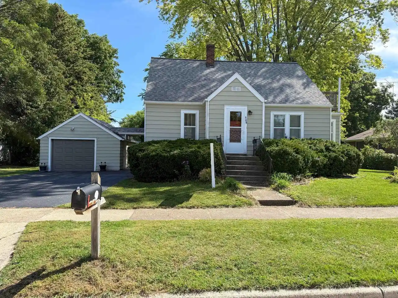 Photo 1 of Single family home for sale at 509 Lake St, Fond Du Lac, WI 54937 | MLS# 1979176 | Listing updated on 2026-09-18