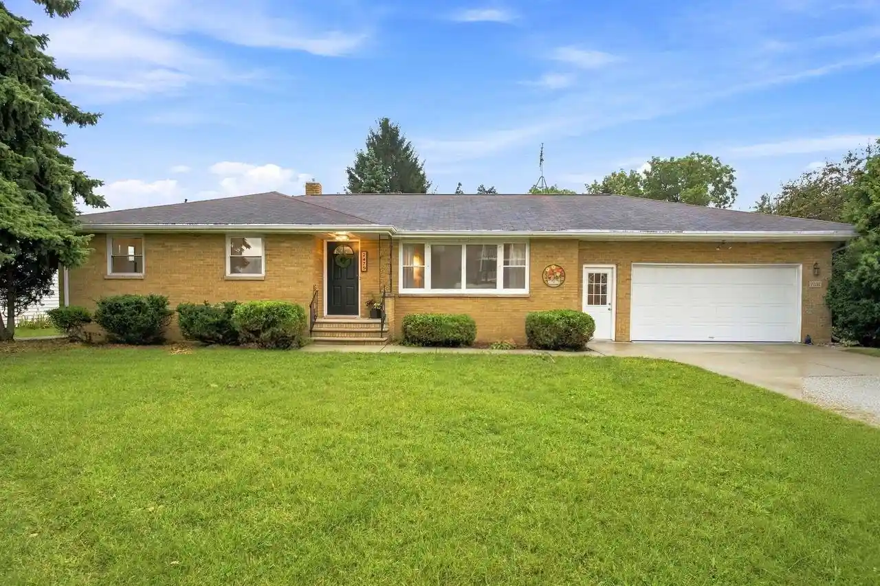 Photo 1 of Single family home for sale at 2475 Duck Crk Pkwy, Green Bay, WI 54303 | MLS# 50332158 | Listing updated on 2026-09-20